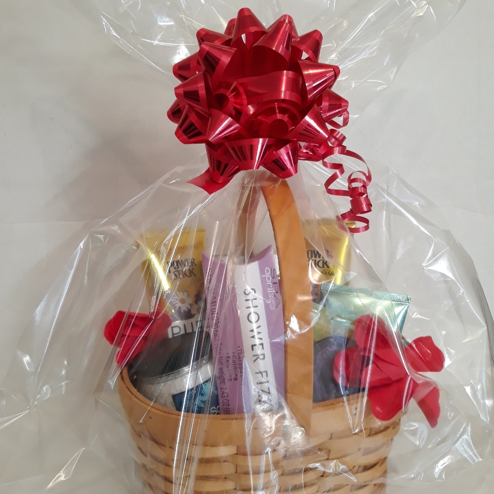 Gift Basket Arrangement Bath and Body Set 13 Items